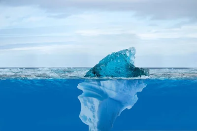 Pourquoi les glaciers fondent-ils plus vite que prévu et quelles en sont les conséquences ?